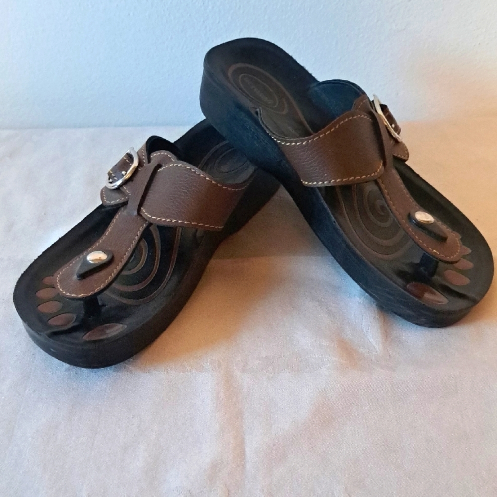 Aerosoft Sandals Brown 9 Single Strap Slip On
